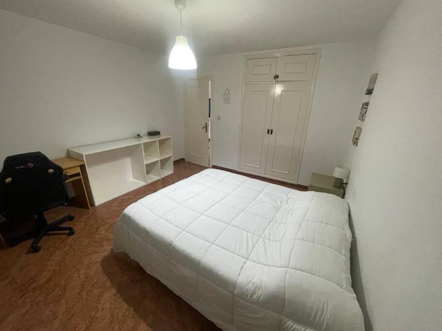 Lovely One Bedroom Flat- Excellent Location * Granada
